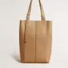 24/7 Bag North South aus cappuccinofarbenem Leder mit verstellbaren Griffen
