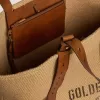 24,7-Tote-Bag aus natürlicher Raffia und braunem Leder mit goldfarbenen Metallik-Details