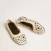 Amy Ballerinas aus weißem Nappaleder mit silberfarbenen Nieten Amy Ballerinas aus weißem Nappaleder mit silberfarbenen Nieten