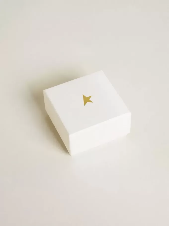 Anhänger mit dem Buchstaben K aus goldfarbenem Messing mit Kristallen