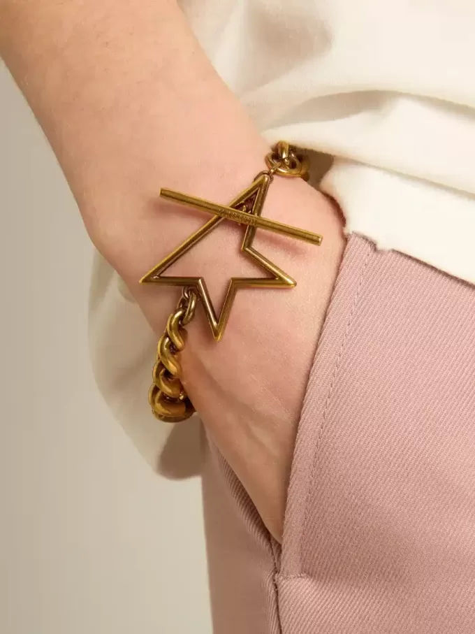 Armband aus antikgoldener Kette mit sternförmigem Verschluss Armband aus antikgoldener Kette mit sternförmigem Verschluss