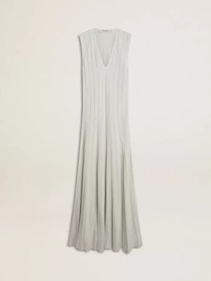 Babyblaues Damenkleid mit vertikalem Streifenmuster Babyblaues Damenkleid mit vertikalem Streifenmuster