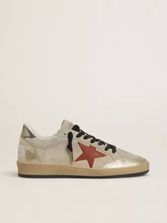 Ball Star aus beigem Wildleder mit rotem Lederstern und metallisch bronzefarbenem Leder-Fersenaufsatz
