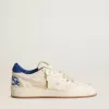 Ball Star aus perforiertem Nappaleder mit weißem Stern und blauer Nylon-Fersenlasche Ball Star aus perforiertem Nappaleder mit weißem Stern und blauer Nylon-Fersenlasche