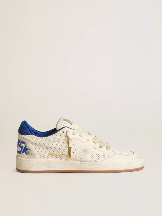 Ball Star aus perforiertem Nappaleder mit weißem Stern und blauer Nylon-Fersenlasche Ball Star aus perforiertem Nappaleder mit weißem Stern und blauer Nylon-Fersenlasche