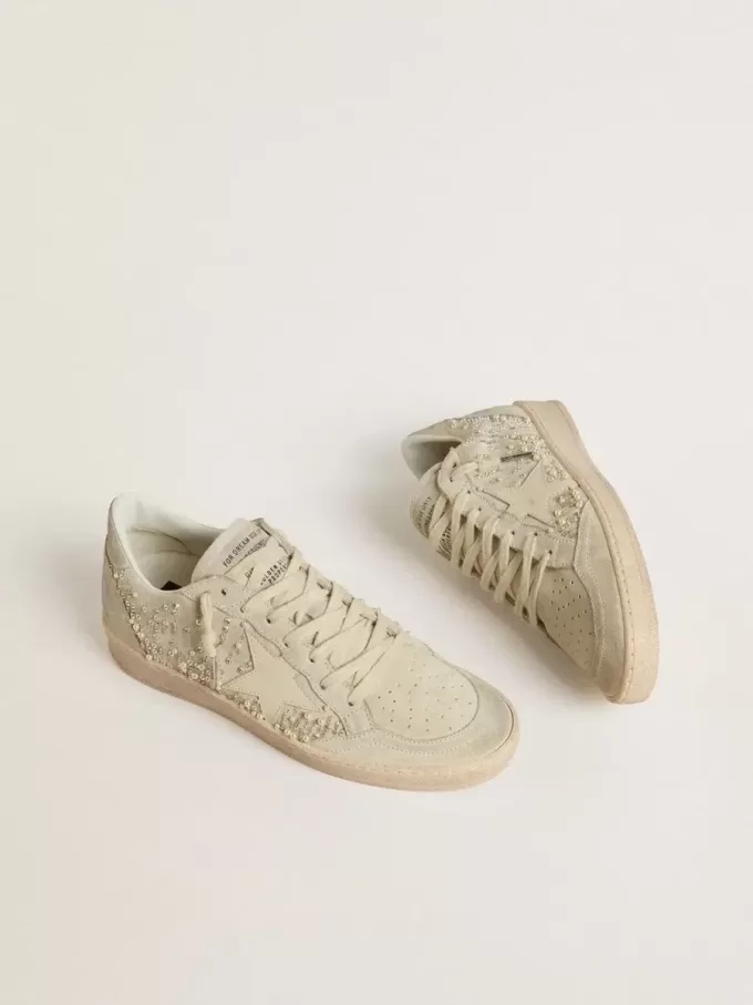Ball Star aus Wildleder mit Swarovski-Kristallen und Perlen sowie Lederstern