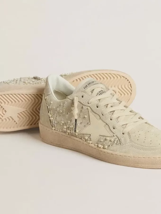 Ball Star aus Wildleder mit Swarovski-Kristallen und Perlen sowie Lederstern
