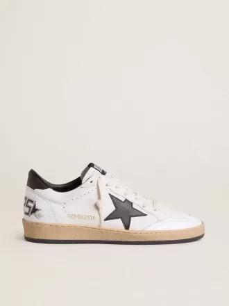 Ball Star für Damen aus Nappaleder mit schwarzem Stern und schwarzer Fersenlasche