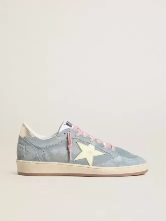 Ball Star für Damen aus puderblauem Wildleder mit cremefarbenem Lederstern