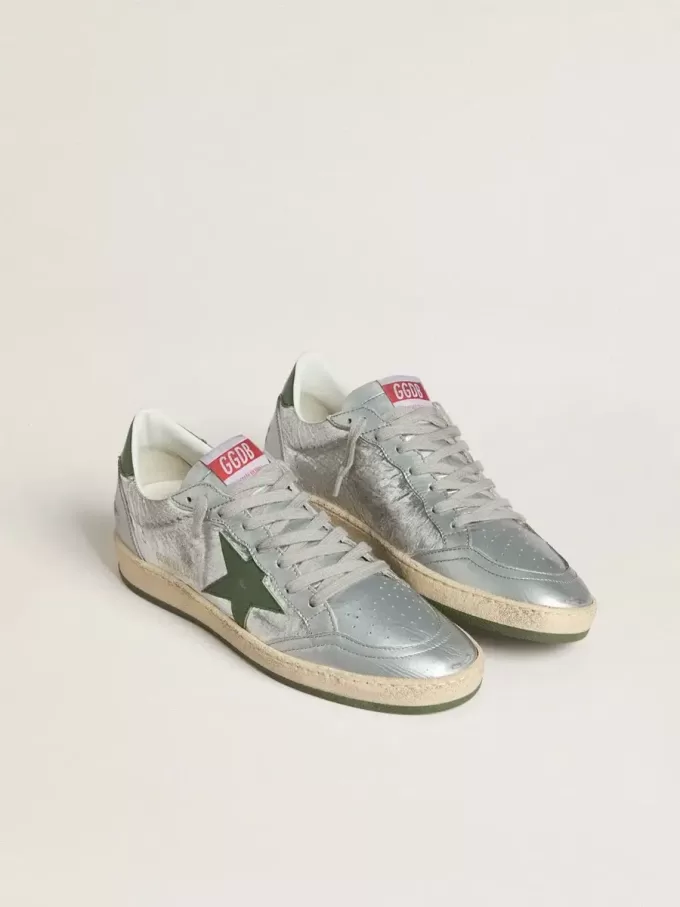 Ball Star für Damen aus silbernem Nylon mit grünem Lederstern und Fersenlasche