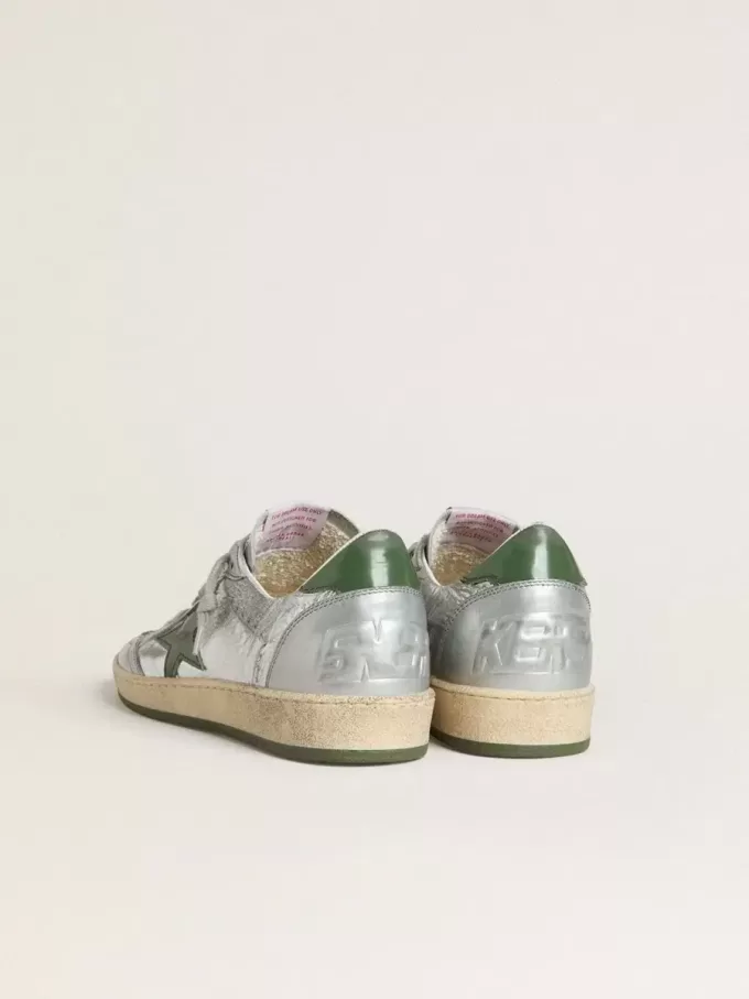 Ball Star für Damen aus silbernem Nylon mit grünem Lederstern und Fersenlasche