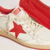 Ball Star für Damen aus weißem Leder mit rotem Stern und Fersenlasche