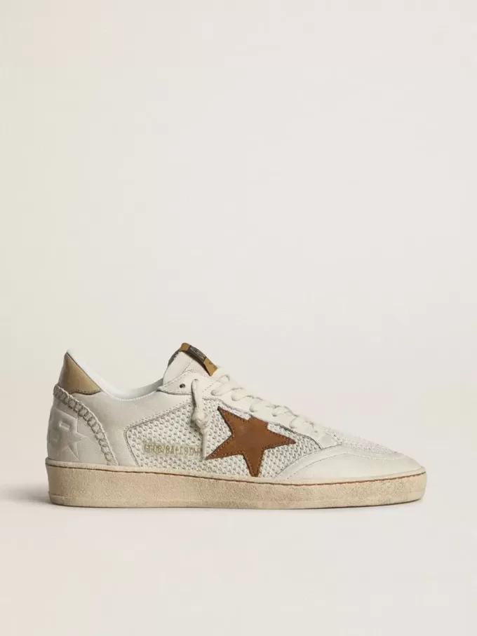 Ball Star für Damen aus weißem Nappa und Mesh mit tabakfarbenem Nubuk-Stern und beigem Fersenriemen