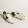 Ball Star für Damen aus weißem Nappaleder mit grünem Lederstern und Fersenlasche