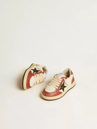 Ball Star Junior aus Nappaleder mit schwarzem Stern und roten Ledereinsätzen
