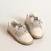 Ball Star Junior aus Nappaleder mit silbernem Glitzerstern und Fersenlasche Ball Star Junior aus Nappaleder mit silbernem Glitzerstern und Fersenlasche
