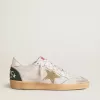 Ball Star LTD aus weißem Crackle-Leder und Mesh mit Stern aus Wildleder Ball Star LTD aus weißem Crackle-Leder und Mesh mit Stern aus Wildleder