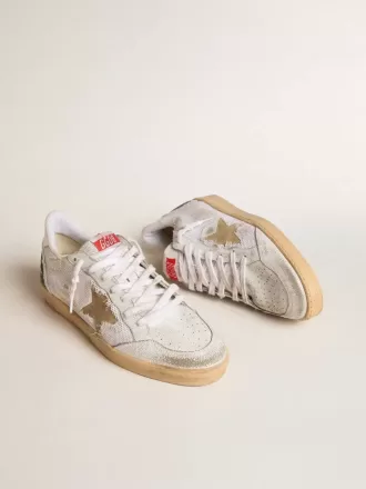 Ball Star LTD aus weißem Crackle-Leder und Mesh mit Stern aus Wildleder