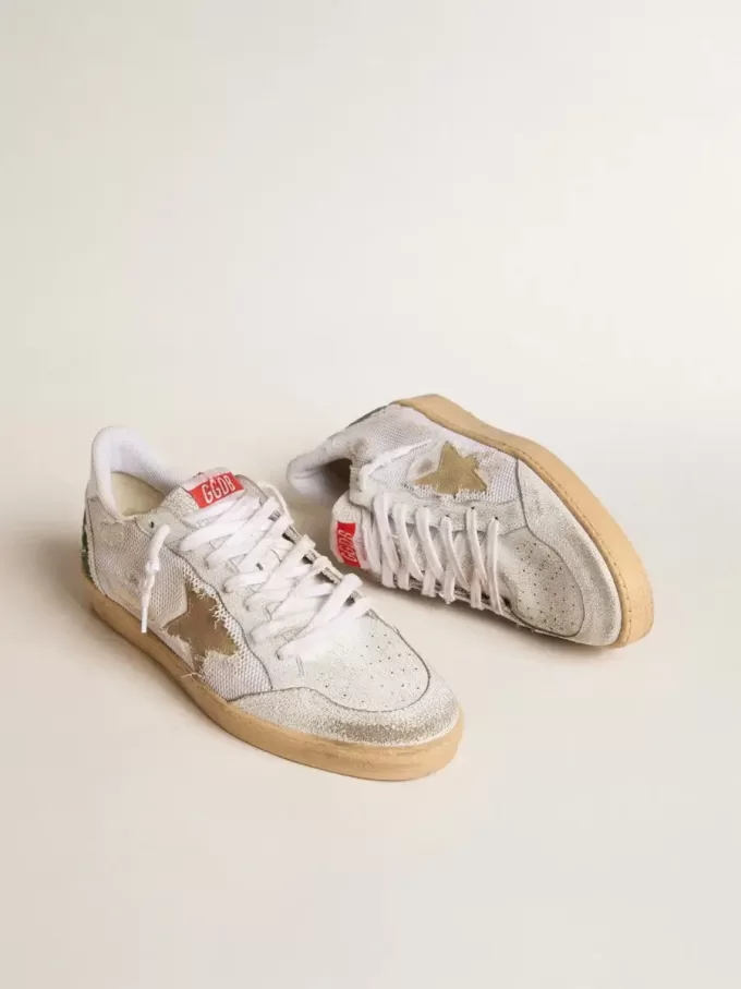 Ball Star LTD aus weißem Crackle-Leder und Mesh mit Stern aus Wildleder Ball Star LTD aus weißem Crackle-Leder und Mesh mit Stern aus Wildleder