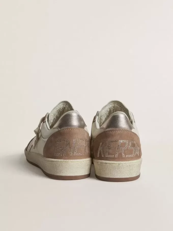 Ball Star LTD aus weißem Nappaleder und altrosa Wildleder mit silbermetallicfarbenem Lederstern und Fersenlasche