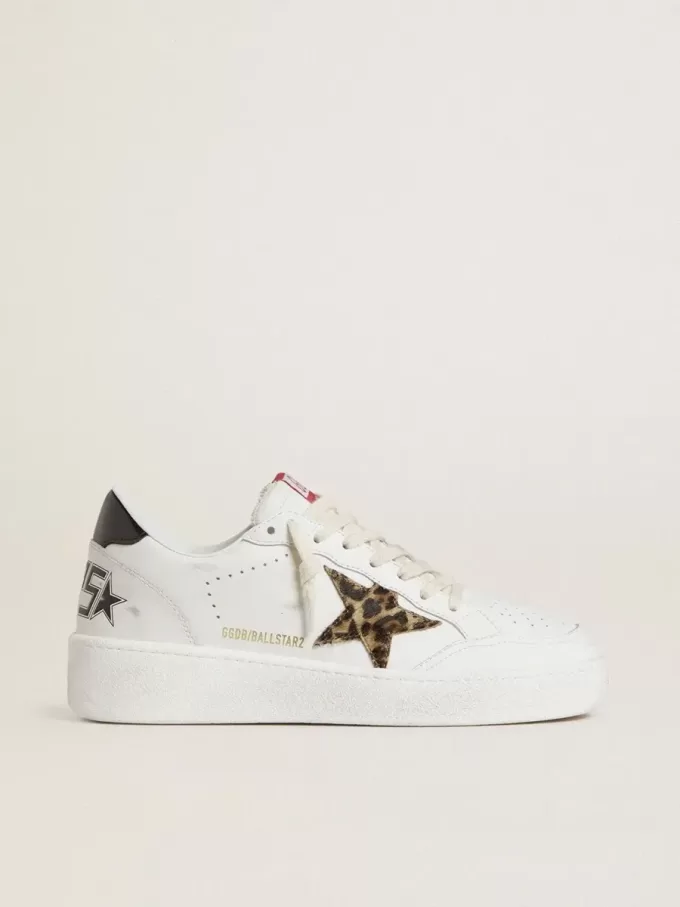 Ball Star mit Leopardenmuster aus Ponyfell und schwarzer Fersenlasche aus laminiertem Leder