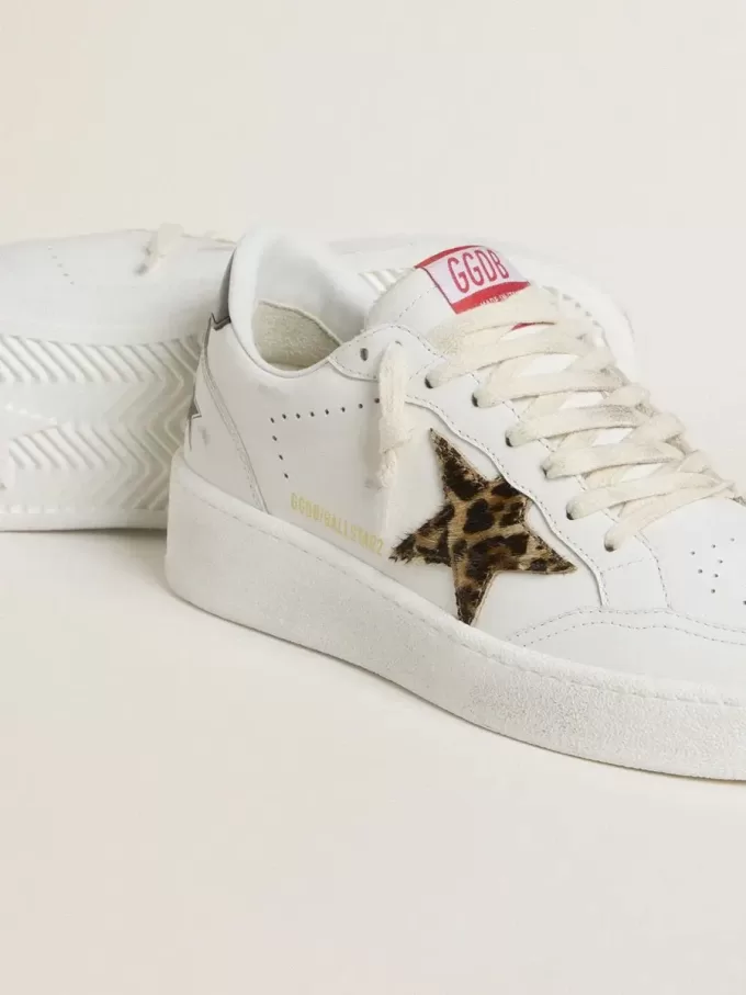 Ball Star mit Leopardenmuster aus Ponyfell und schwarzer Fersenlasche aus laminiertem Leder