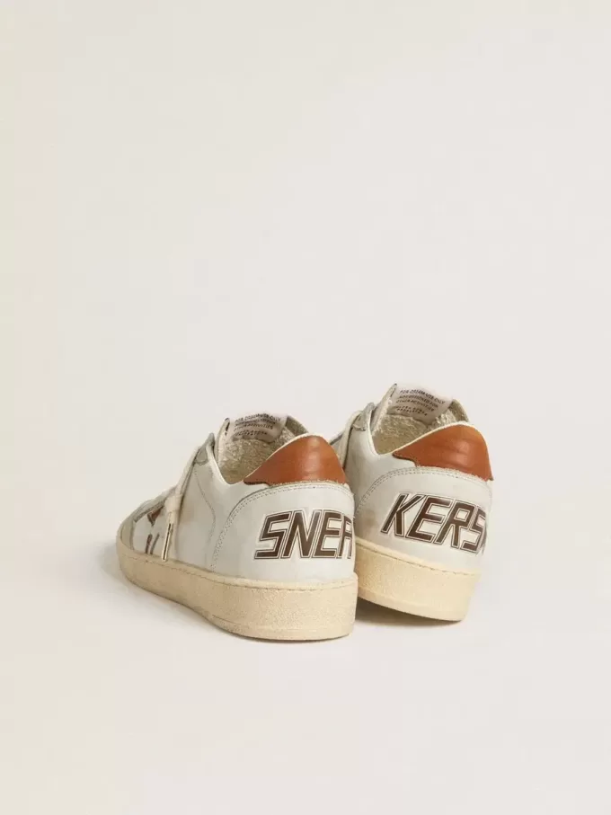 Ball Star mit Stern aus Ponyfell mit Animal-Print und Fersenlasche aus tabakfarbenem Leder