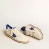 Herren-Sneaker „Ball Star Wishes” aus weißem Nappaleder mit leuchtend blauem Stern und Fersenlasche