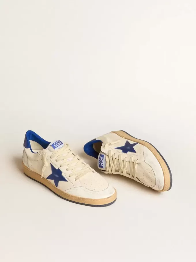 Herren-Sneaker „Ball Star Wishes” aus weißem Nappaleder mit leuchtend blauem Stern und Fersenlasche