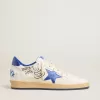 Herren-Sneaker „Ball Star Wishes” aus weißem Nappaleder mit leuchtend blauem Stern und Fersenlasche