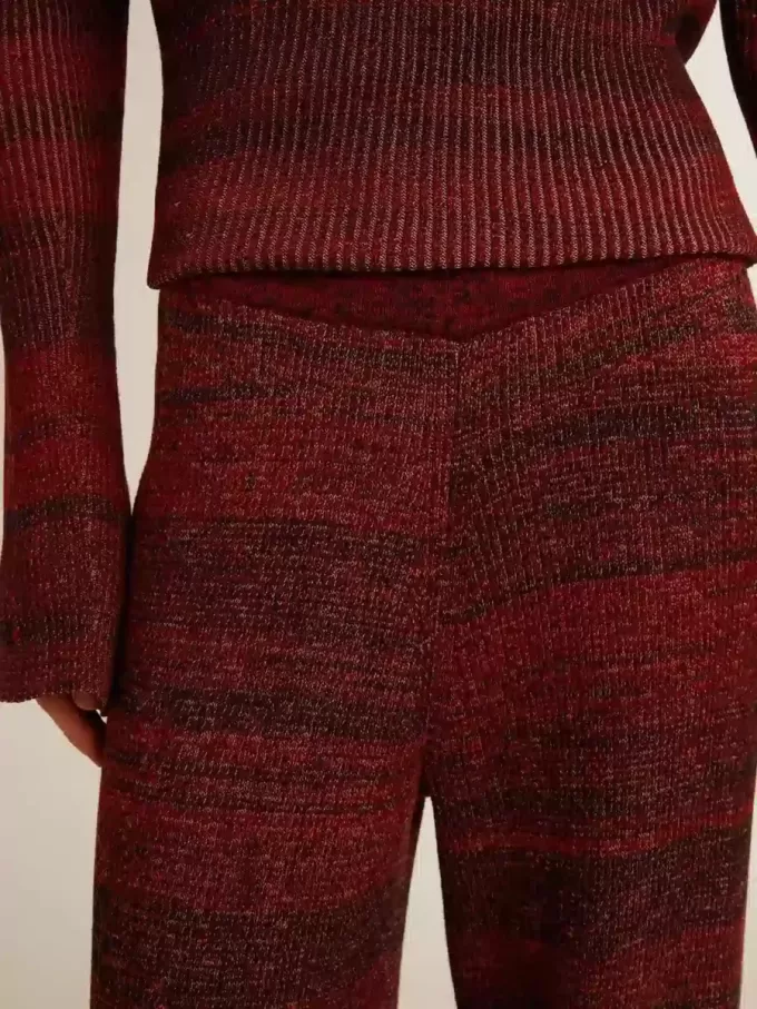 Baumwollhose mit unregelmäßigen Streifen Baumwollhose mit unregelmäßigen Streifen