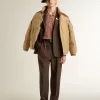 Beige Bomberjacke mit Leder- und Patch-Details Beige Bomberjacke mit Leder- und Patch-Details