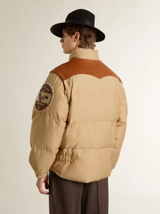 Beige Bomberjacke mit Leder- und Patch-Details Beige Bomberjacke mit Leder- und Patch-Details