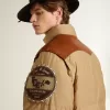 Beige Bomberjacke mit Leder- und Patch-Details Beige Bomberjacke mit Leder- und Patch-Details