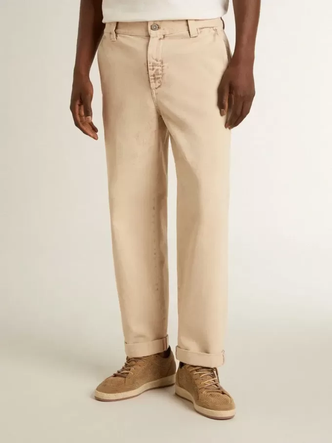 Beigefarbene Herren-Chinos mit Used-Look-Finish