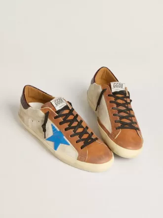 Beigefarbene Herren-Super-Star LTD mit hellblauem Stern und Fersenlasche mit Krokodilprägung