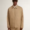 Beigefarbene Herrenjacke mit Blumenstickerei und durchgehendem Reißverschluss