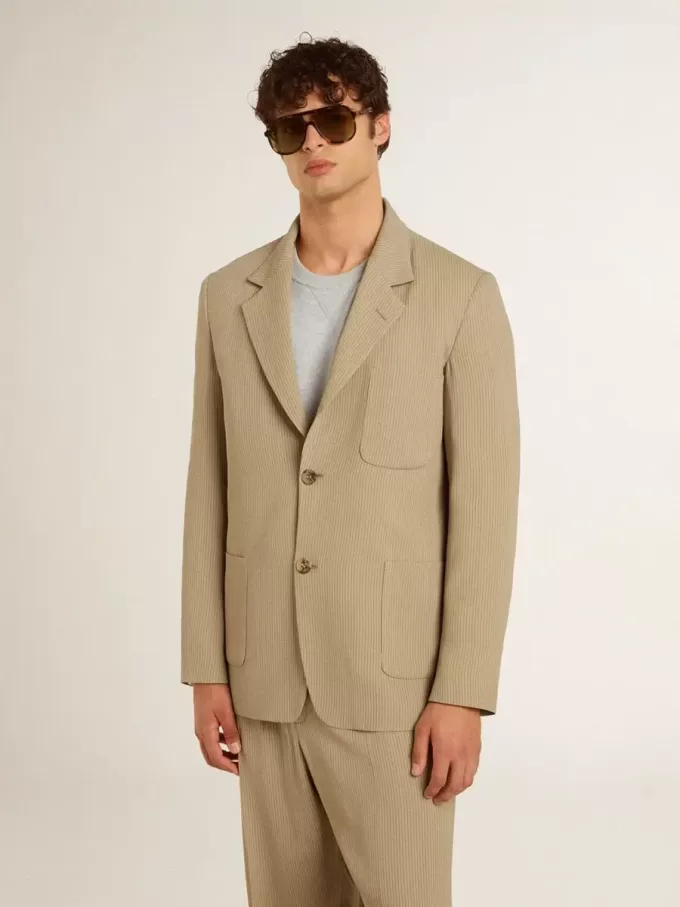 Beigefarbene Herrenjacke mit Nadelstreifen und einreihiger Knopfleiste in Oversize-Passform