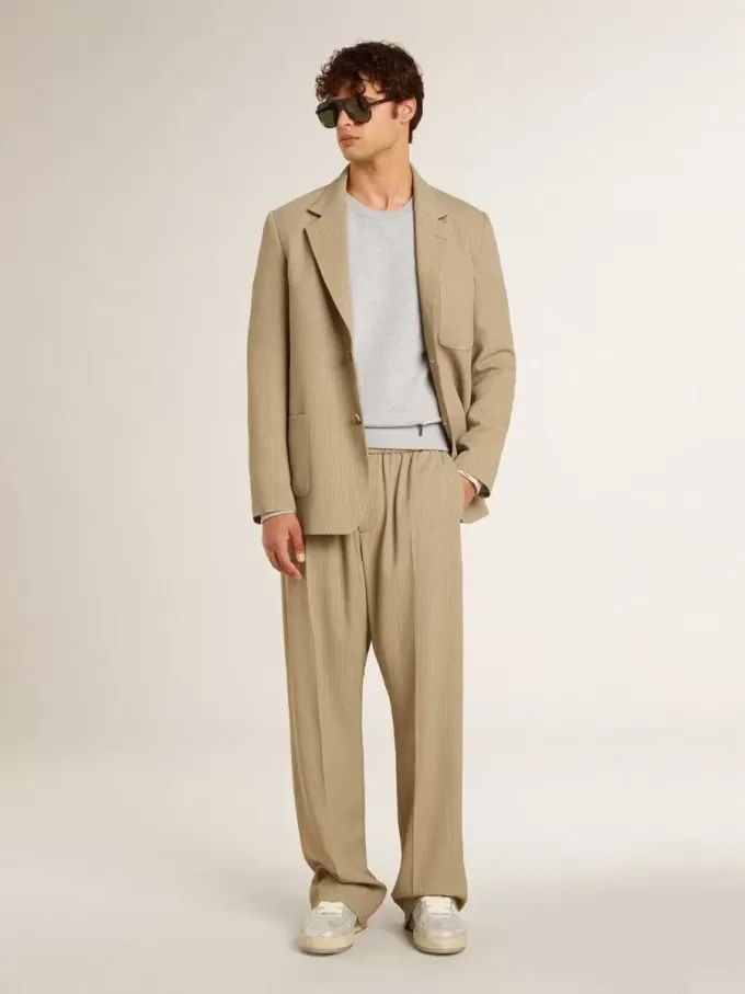 Beigefarbene Herrenjacke mit Nadelstreifen und einreihiger Knopfleiste in Oversize-Passform