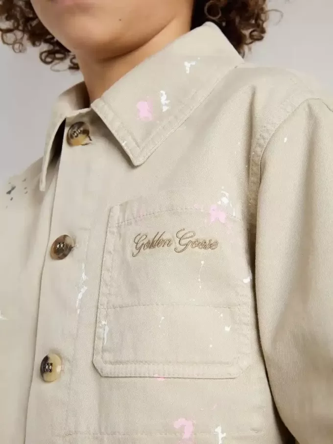 Beigefarbene Kinderjacke mit bunten Sprenkeln Beigefarbene Kinderjacke mit bunten Sprenkeln