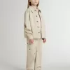 Beigefarbene Kinderjacke mit bunten Sprenkeln Beigefarbene Kinderjacke mit bunten Sprenkeln