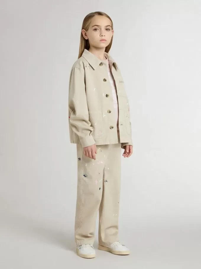 Beigefarbene Kinderjacke mit bunten Sprenkeln Beigefarbene Kinderjacke mit bunten Sprenkeln