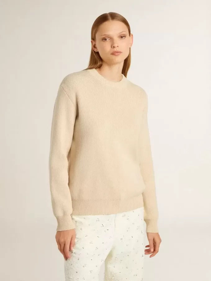 Beiger Damenpullover mit „Golden”-Schriftzug auf der Rückseite Beiger Damenpullover mit „Golden”-Schriftzug auf der Rückseite