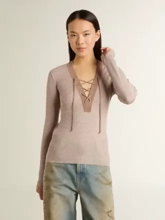 Beiger Wollpullover mit Lederdetails