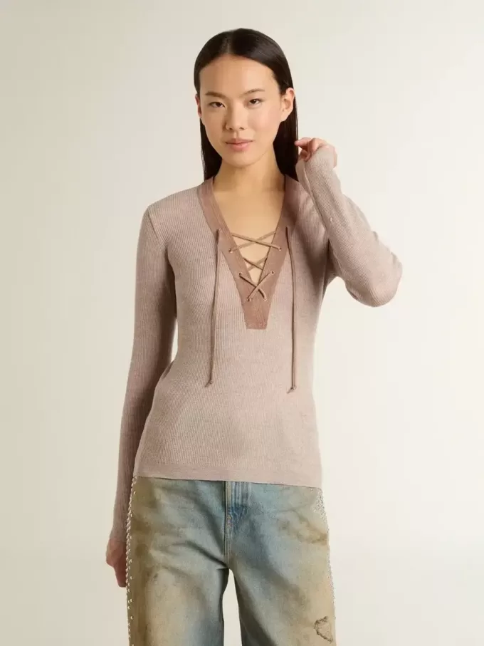 Beiger Wollpullover mit Lederdetails