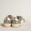 Biobasierter May Teen in Glitzeroptik mit silbernem Stern und Fersenlasche Biobasierter May Teen in Glitzeroptik mit silbernem Stern und Fersenlasche