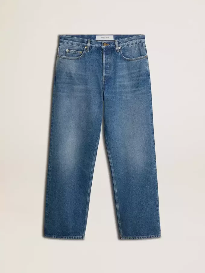 Blaue, locker sitzende Jeans mit mittlerer Waschung Blaue, locker sitzende Jeans mit mittlerer Waschung