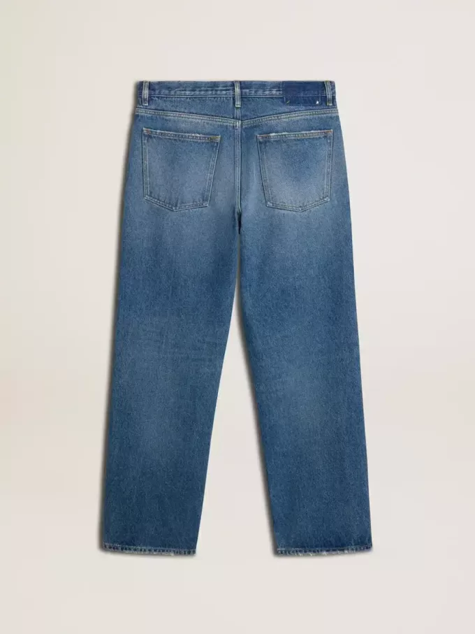 Blaue, locker sitzende Jeans mit mittlerer Waschung Blaue, locker sitzende Jeans mit mittlerer Waschung