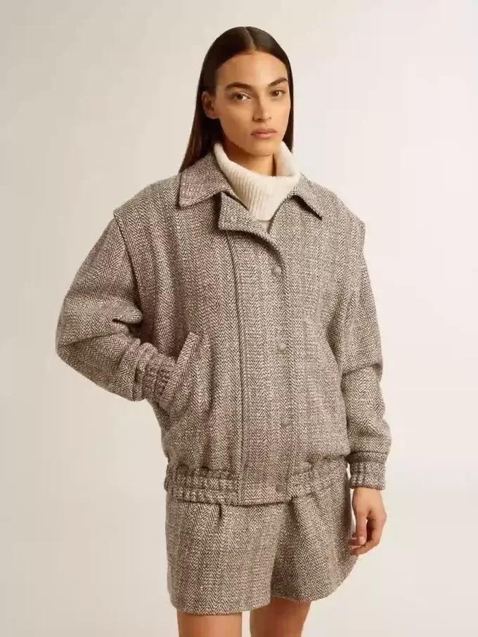 Bomberjacke für Damen aus ecru-brauner Wolle mit Fischgrätenmuster Bomberjacke für Damen aus ecru-brauner Wolle mit Fischgrätenmuster