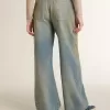 Boyfriend-Jeans für Damen mit Used-Effekt, Sandwaschung und Nieten